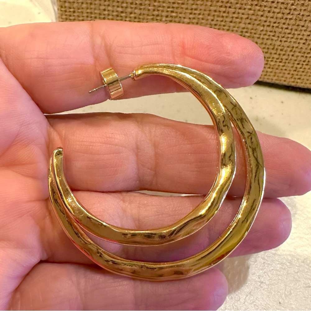 Banana Republic Earrings Gold tone double hoops hammered - Picture 5 of 14